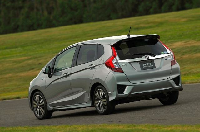 Honda Fit Hybrid arka üç çeyrek görünüm