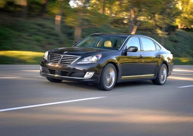 Kırmızı Hyundai Equus ön açı