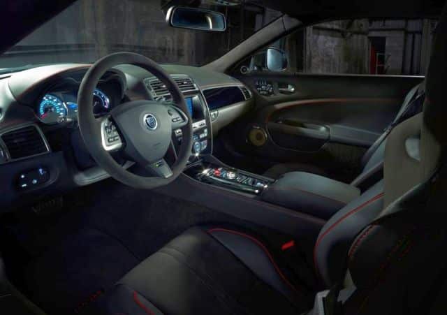 Jaguar XKR-S GT kokpit ve gösterge paneli