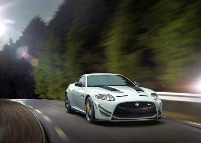 Jaguar XKR-S GT ön tampon ve aerodinamik kanatçıklar