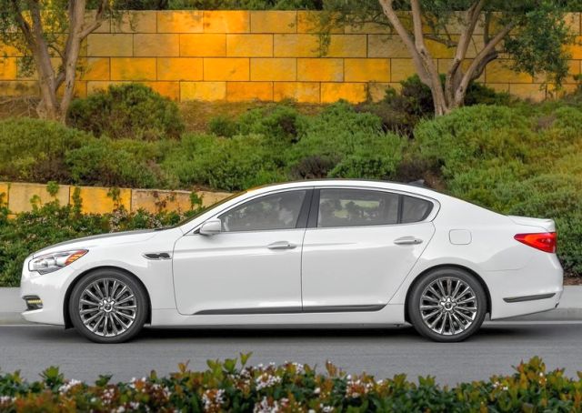Kia K900 yan profili