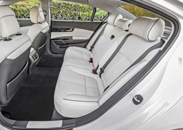 Kia K900 arka koltukları