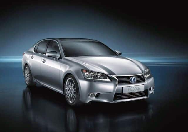Lexus GS 300h ön üç çeyrek görünümü