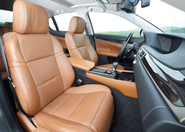 GS 300h deri arka koltukları