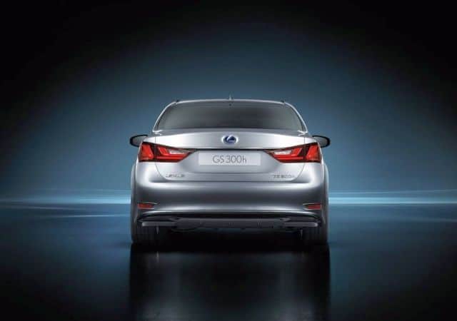 GS 300h arka görünümü