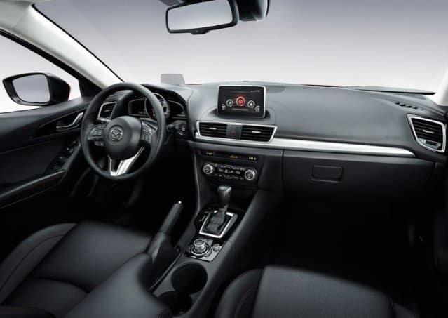 Mazda 3 iç mekân ve ön konsol