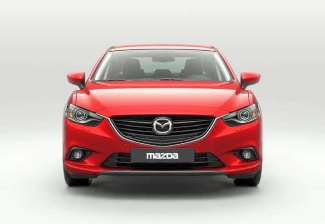 Mazda6 sedan önden üç çeyrek görünüm