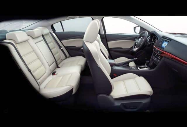 Mazda6 sedan ön ve arka koltukları