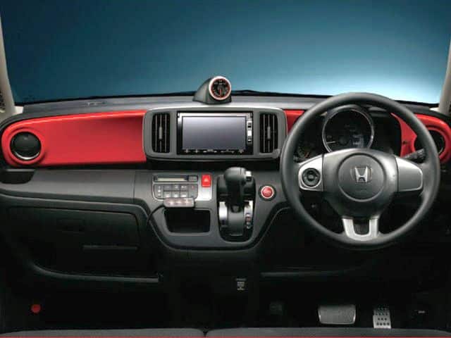 Honda N-ONE gösterge paneli ve iç mekân