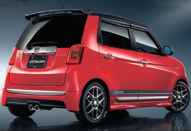 Kırmızı Honda N-ONE Mugen arka görünüm