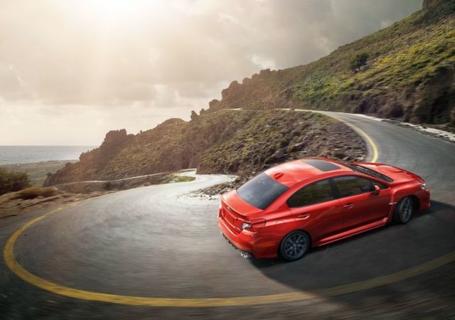 Subaru WRX üstten üç çeyrek görünüm