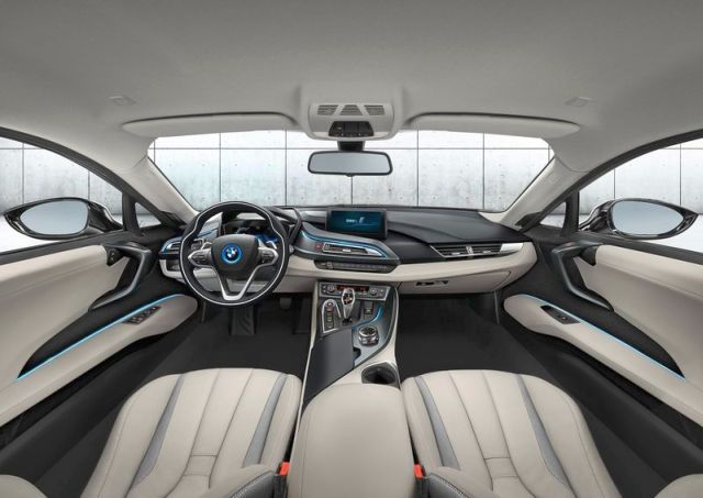 BMW i8 dijital gösterge ve kokpit