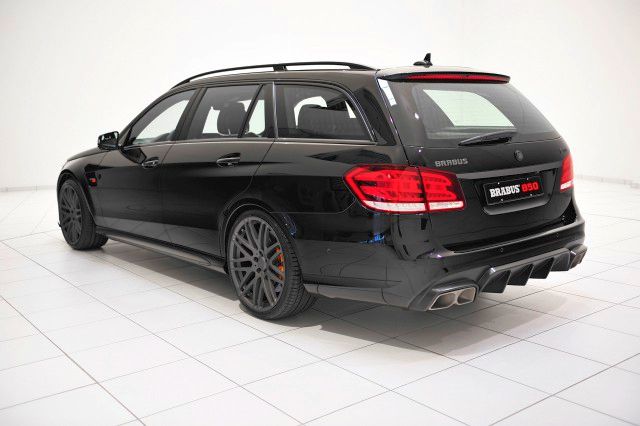 BRABUS 850 E 63 AMG Estate arka görünümü