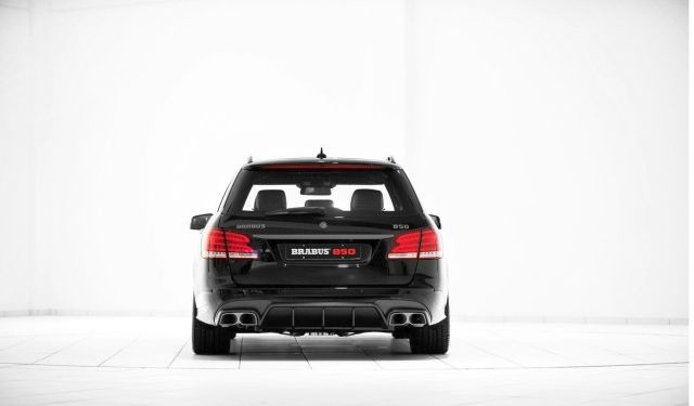BRABUS 850 E 63 AMG Estate arka üç çeyrek görünüm