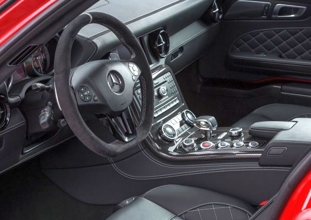 SLS AMG GT Final Edition kokpit ve direksiyon