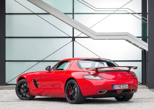 SLS AMG GT Final Edition arka kanat ve arka görünüm
