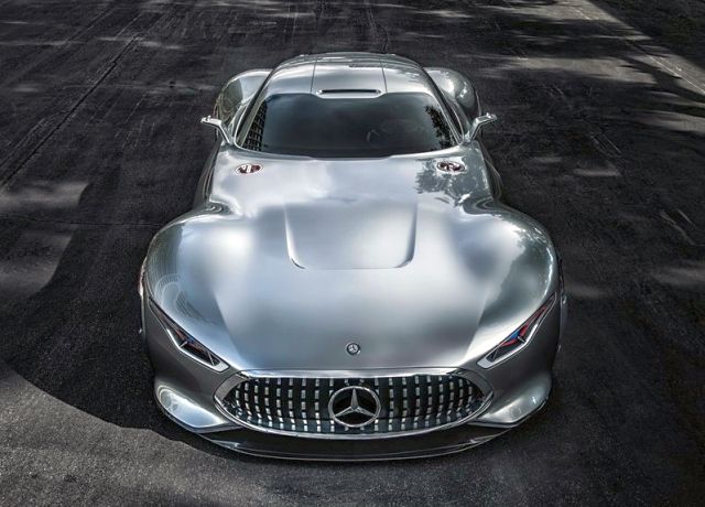 AMG Vision Gran Turismo ön üç çeyrek görünümü