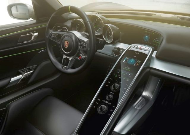 Porsche 918 Spyder gösterge paneli