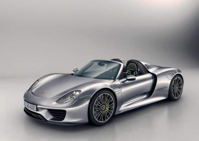 Gümüş Porsche 918 Spyder ön görünüm