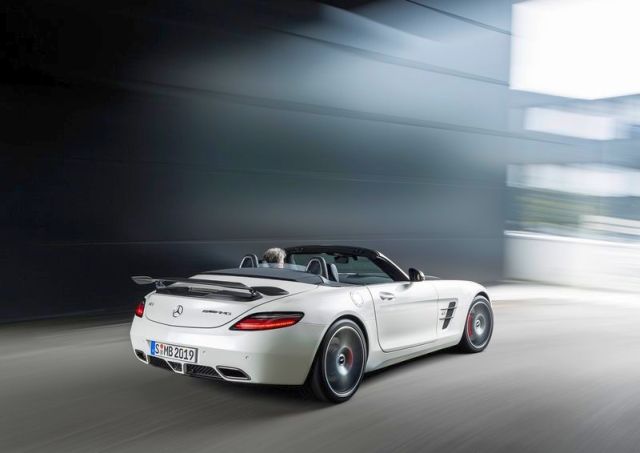 SLS AMG GT Final Edition Roadster arka görünüm