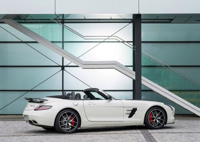 Roadster Mercedes SLS AMG Final Edition otomobil arşiv görseli