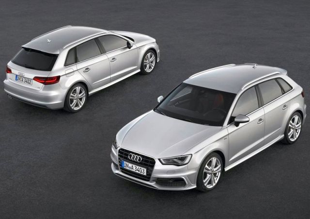 Gümüş Audi A3 Sportback modelleri üstten görünüm
