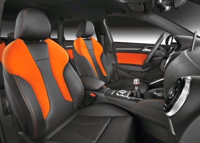 Audi A3 ön spor koltukları ve turuncu döşeme
