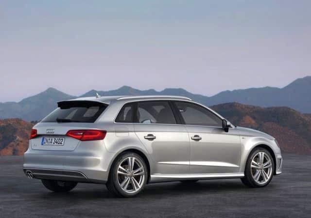 Gümüş Audi A3 Sportback arka tasarım