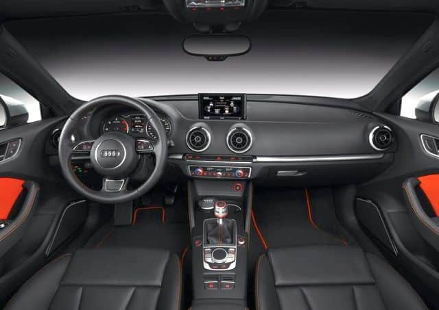 Audi A3 Sportback gösterge paneli ve ön konsol