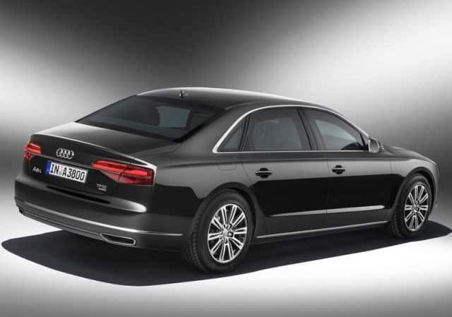 Audi A8 L Security arkadan üç çeyrek görünüm
