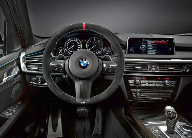 BMW X5 M Performance direksiyon ve karbon vites seçici