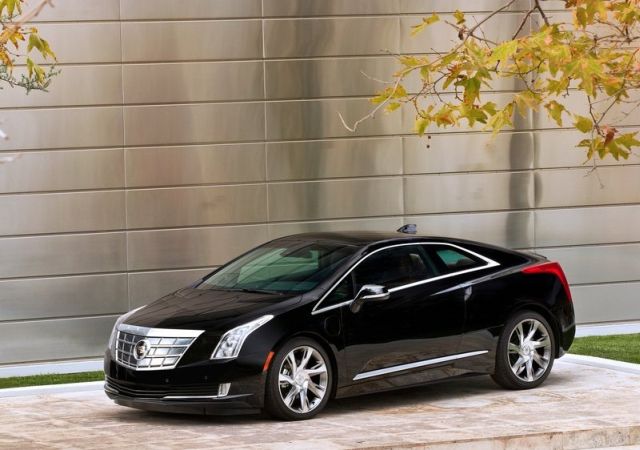 Cadillac ELR ön çapraz görünümü
