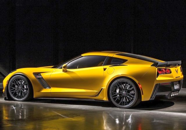 Chevrolet Corvette Z06 yan profili
