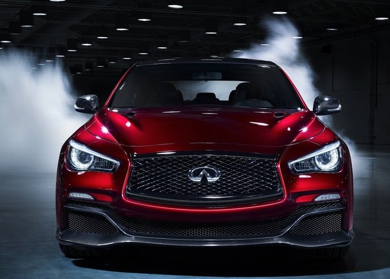 Infiniti Q50 Eau Rouge konseptinin ön tasarımı