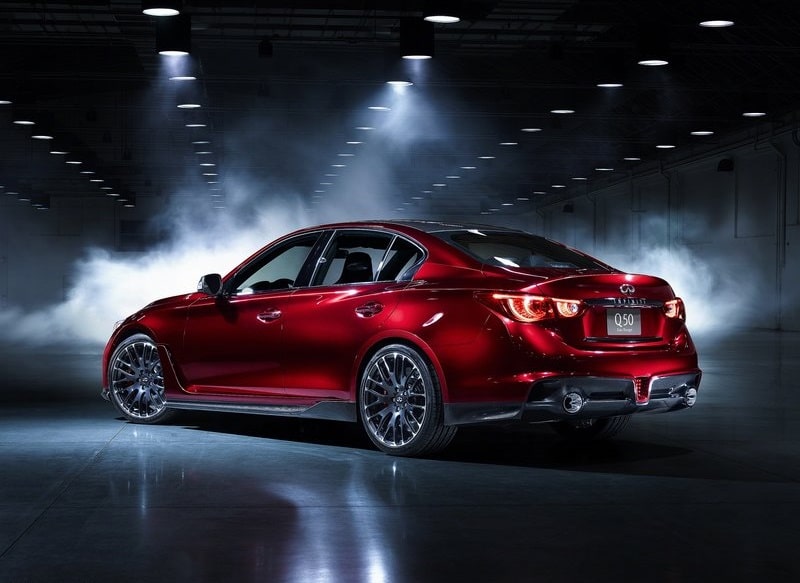 Infiniti Q50 Eau Rouge konseptinin arkadan görünümü