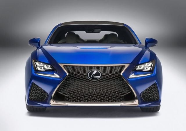 Lexus RC F ön tasarımı ve geniş ızgara