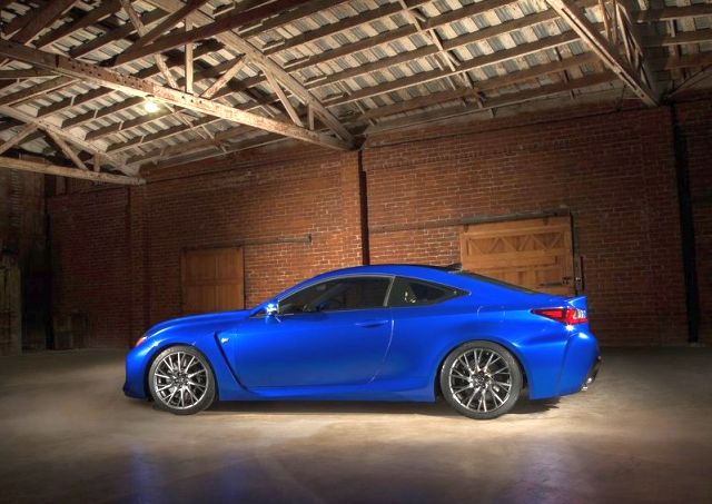 Lexus RC F önden yan görünüm