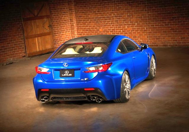 Lexus RC F arka bölüm ve egzoz düzeni