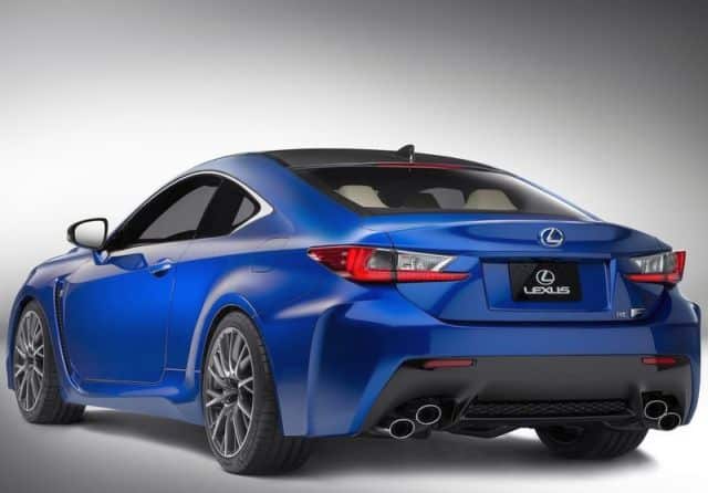 Lexus RC F arkadan üç çeyrek görünüm