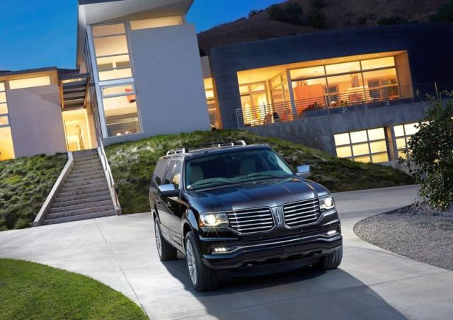 Lincoln Navigator ön cephe görünümü