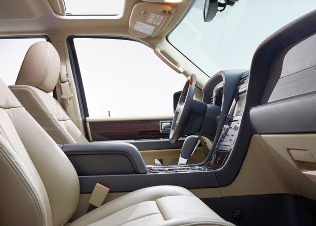 Lincoln Navigator üç sıralı koltukları