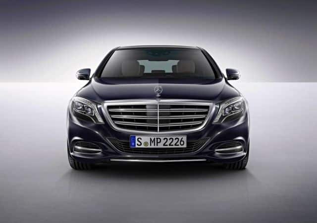 Mercedes-Benz S 600 koyu renkli ön görünüm