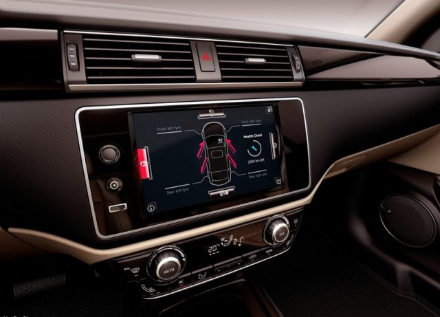 Qoros sedan kabin görünümü