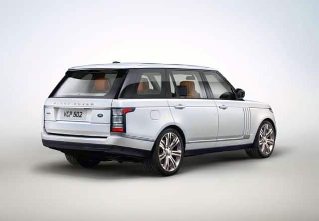 Range Rover LWB arka üç çeyrek görünümü