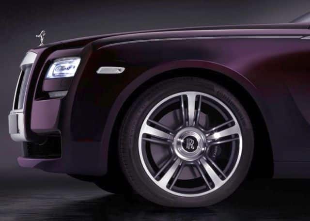 Rolls-Royce Ghost V-Specification jant ve V motifi detayı