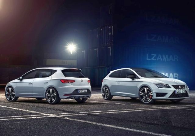 SEAT Leon Cupra beş kapılı ve SC arka görünümü