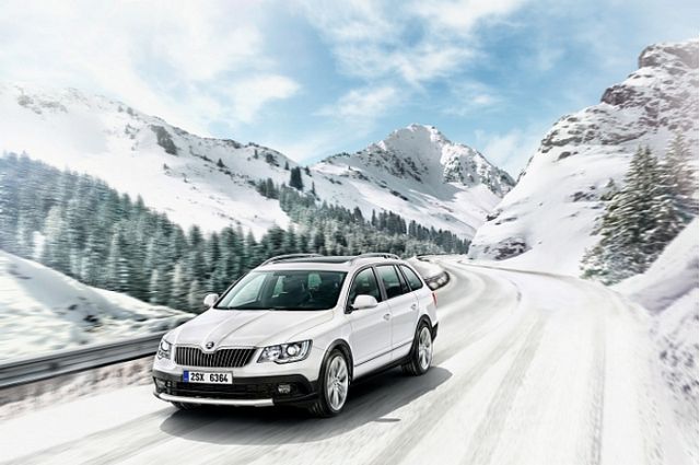 Skoda Superb Combi Outdoor ön tampon ayrıntısı