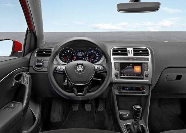 Volkswagen Polo gösterge paneli ve direksiyon