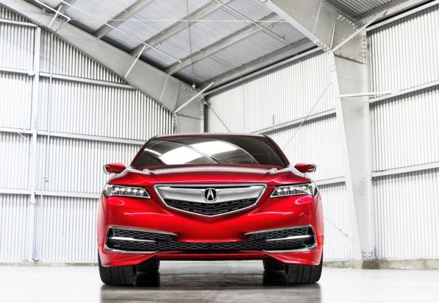 Acura TLX Prototype ikinci ön açı