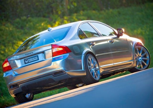HEICO SPORTIV Volvo S80 arka tampon ve egzoz çıkışları
